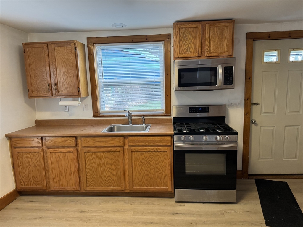 49 Green St, Zip 01830