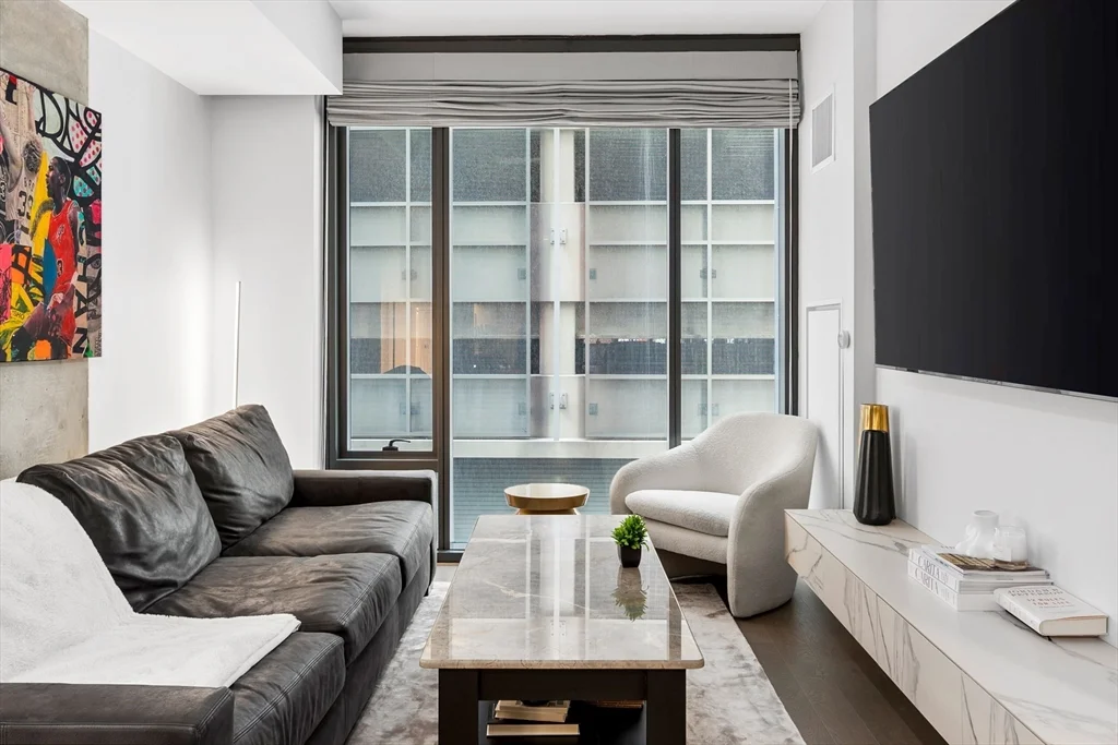 55 Lagrange, Downtown