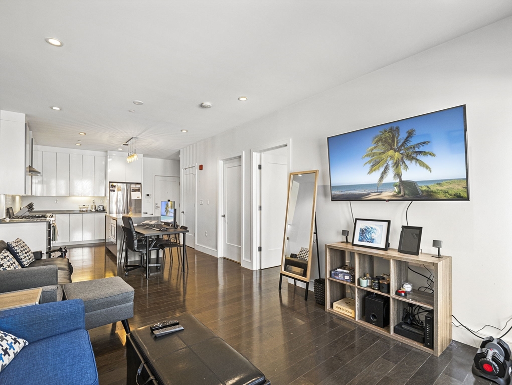 2 West 6th St, South Boston