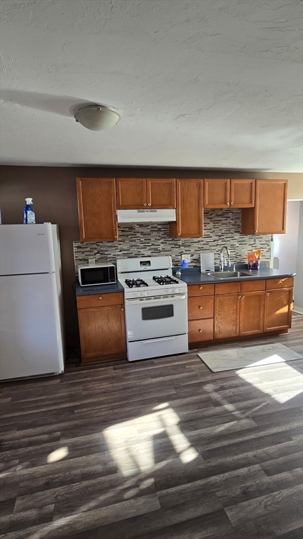 166 Pleasant St, Leominster