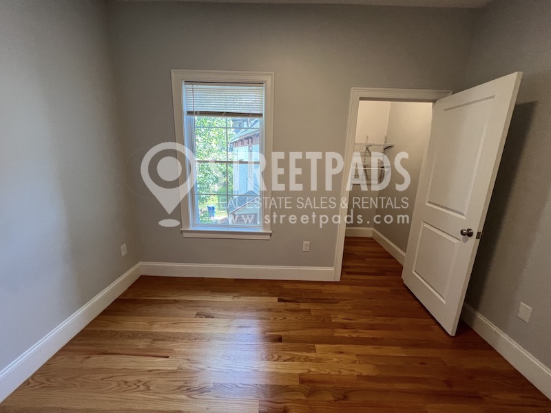 8 Islington St, Allston