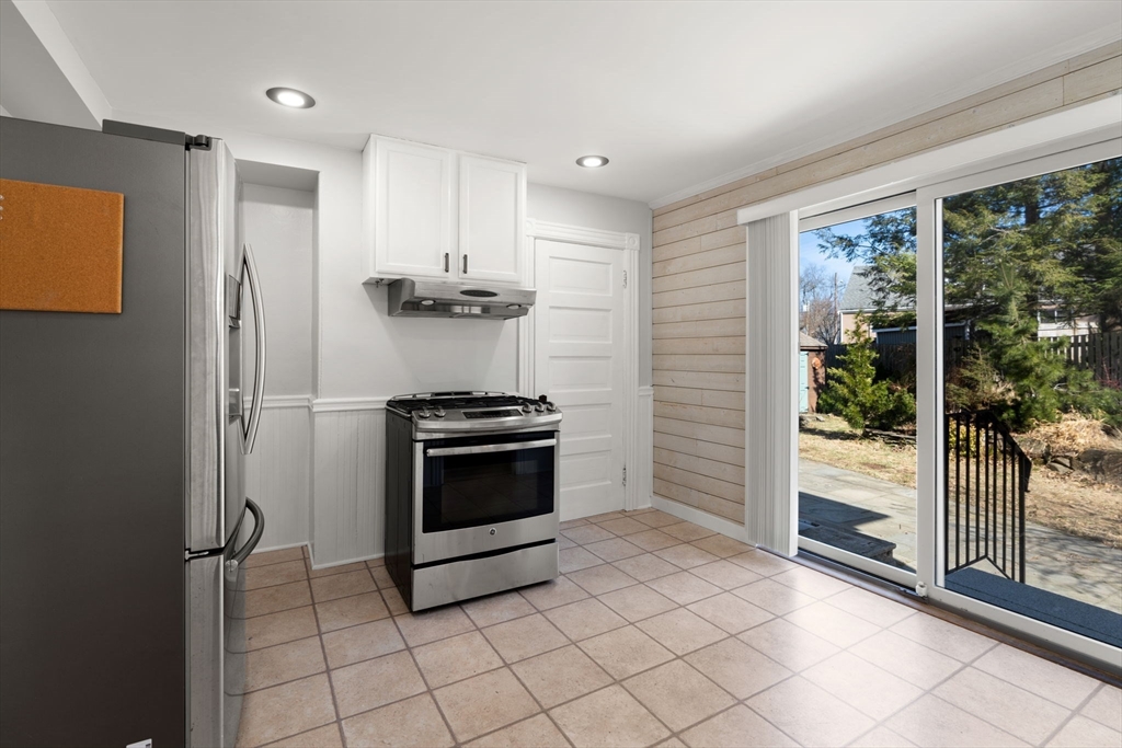 3 Clifford Ave, Beverly