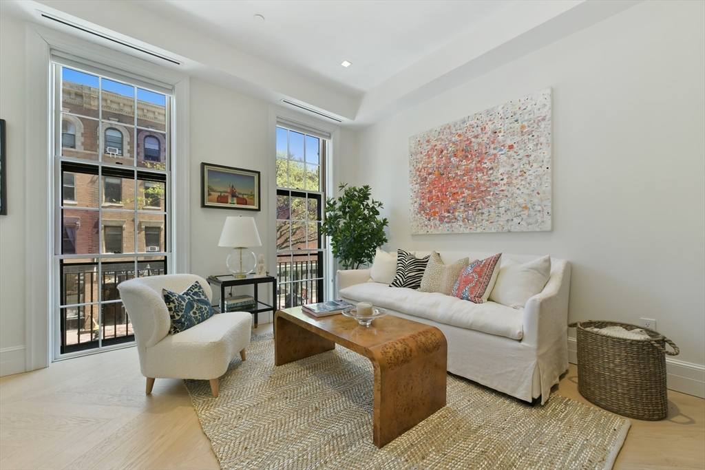 112 Charles St, Beacon Hill