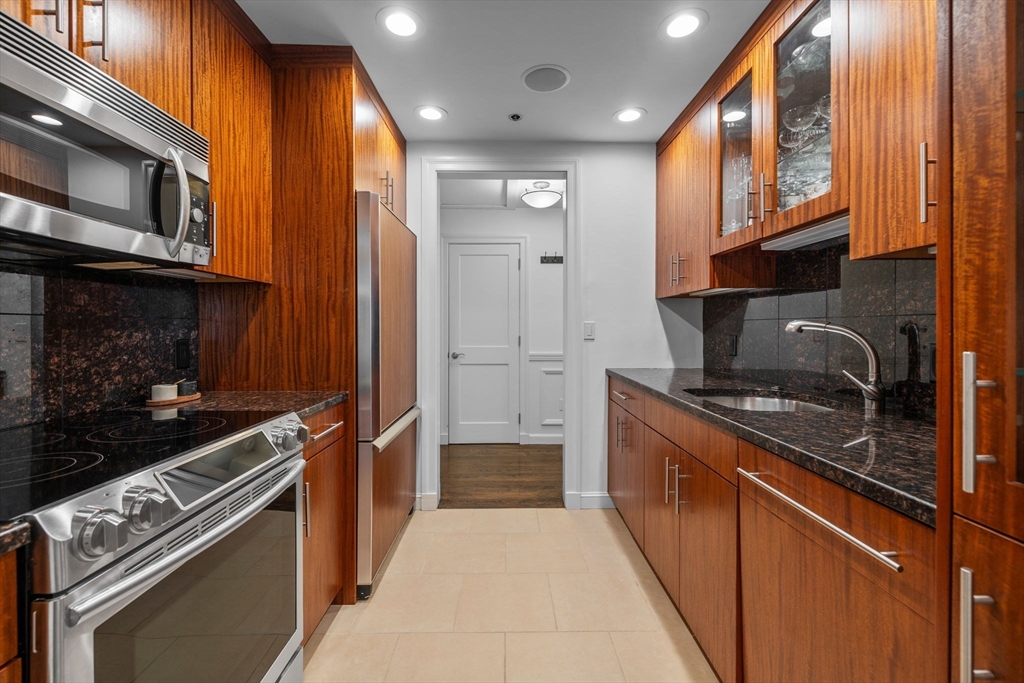 6 Edgerly Pl, Back Bay