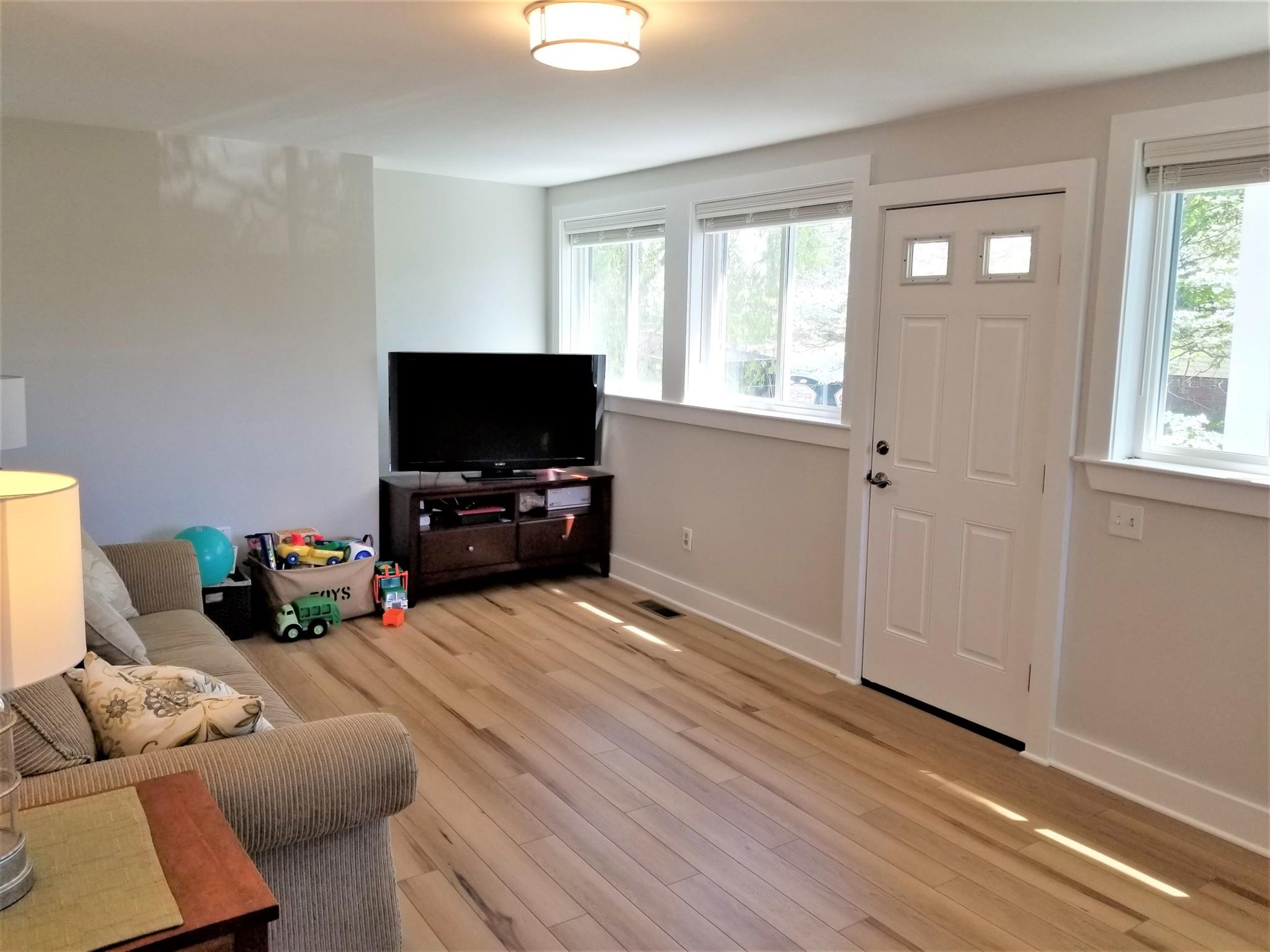 12 Conwell Ave, West Somerville