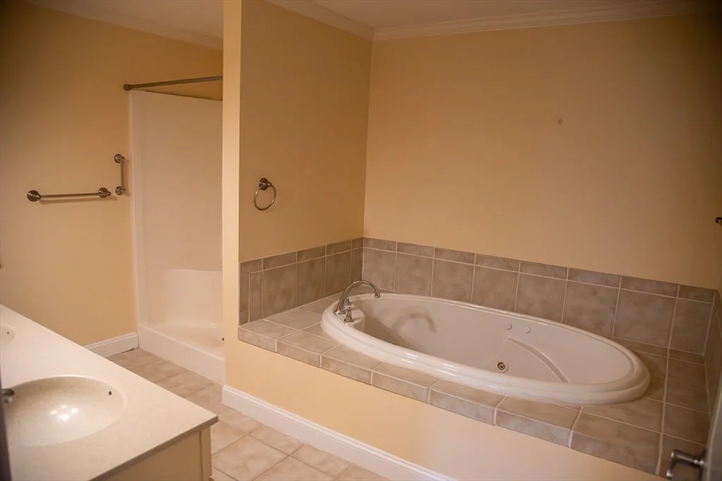 8 Crowninshield St, Peabody