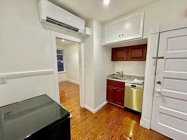 4 Garden Ct St, Boston