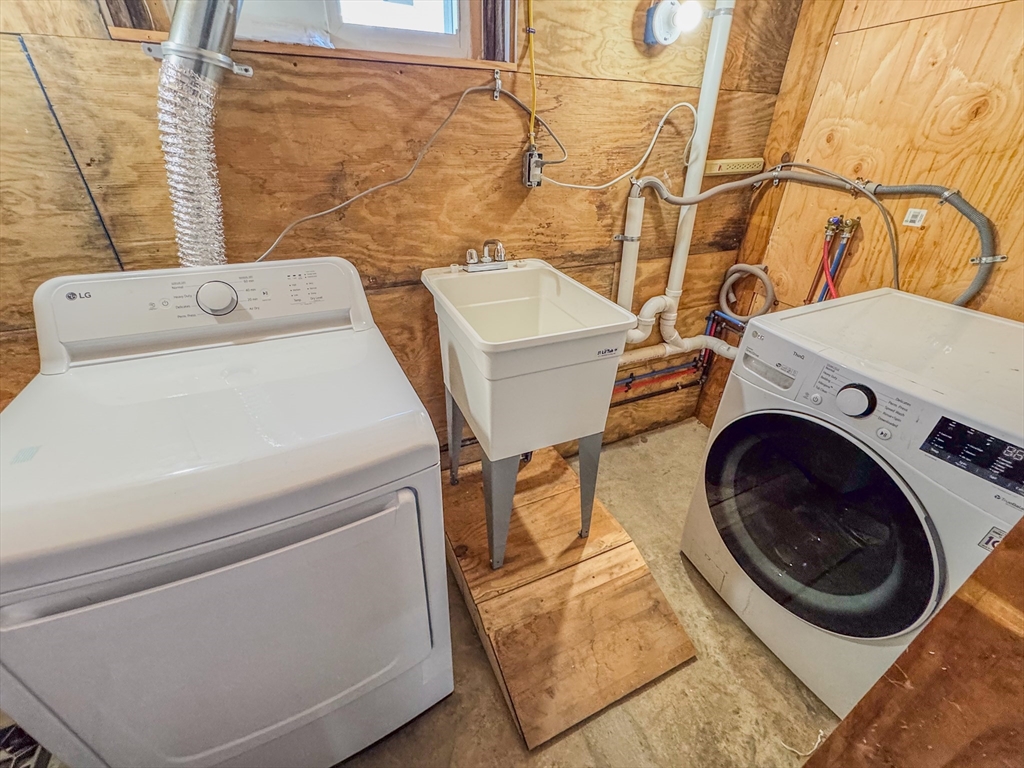 18 Albion Rd, Quincy