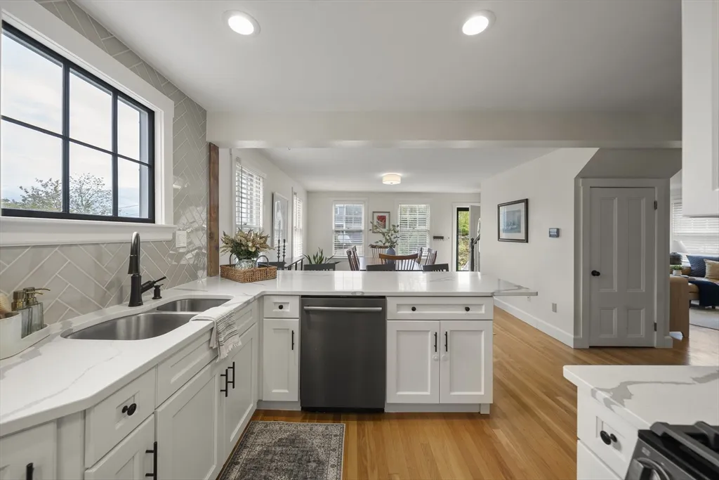 11 Gingerbread Hill, Marblehead