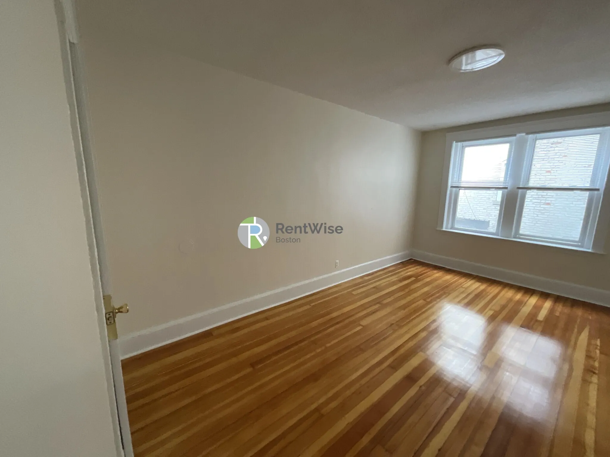 6 Barrows St, Allston