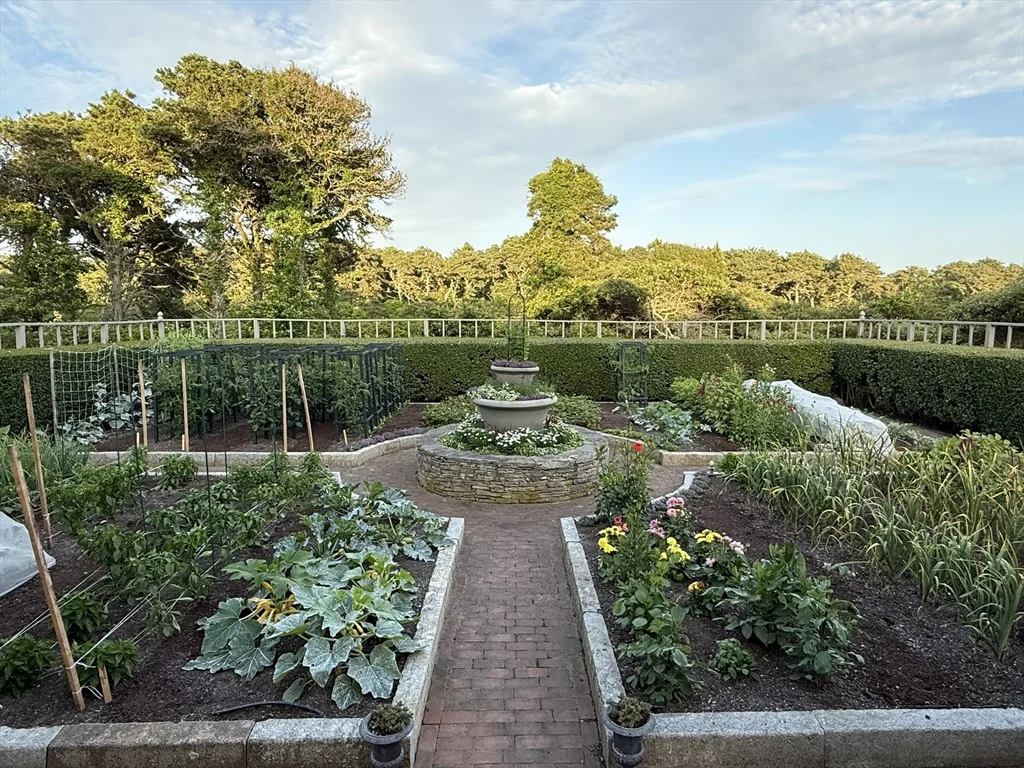 1A Pochick Ave, Nantucket