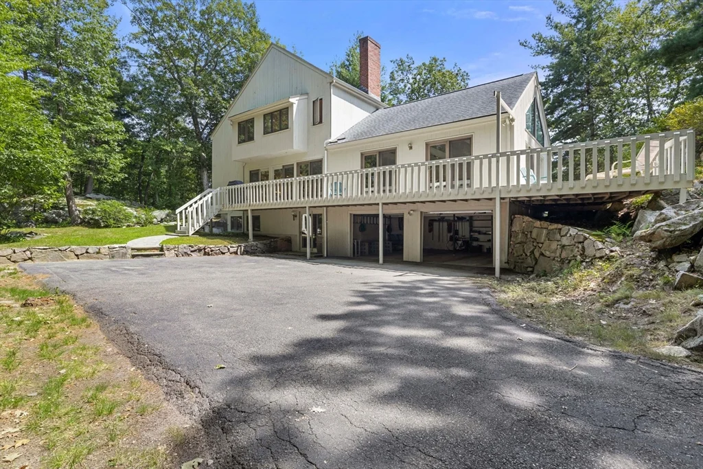 4 Crestview Ln, Milton