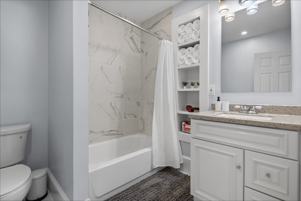 14 Everett St, Medford