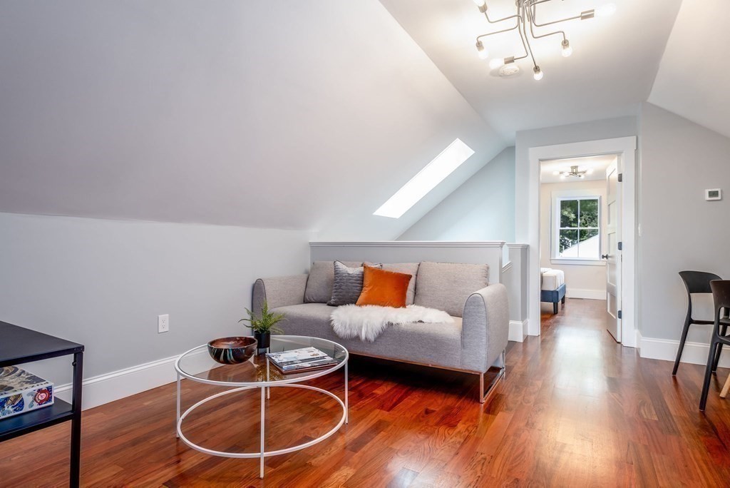 92 Dothan St, Arlington