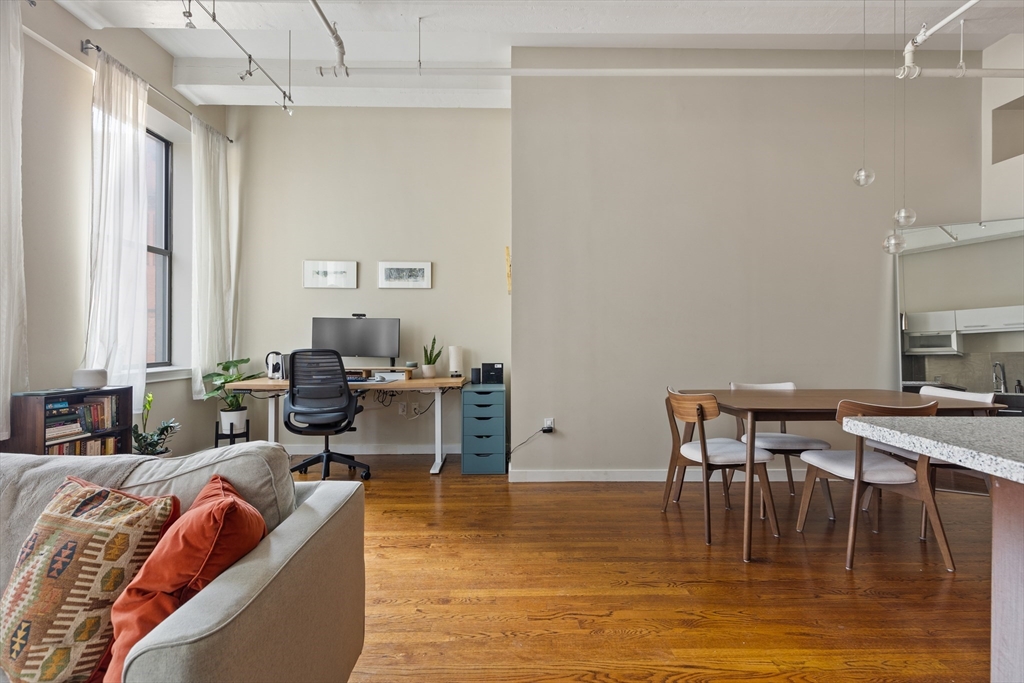 88 Kingston St, Downtown