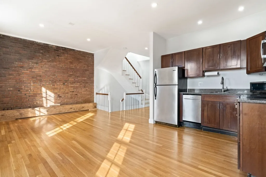 64 West Cedar St, Beacon Hill