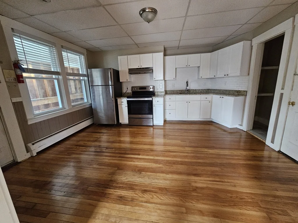 333 Oak Hill Rd, Fitchburg