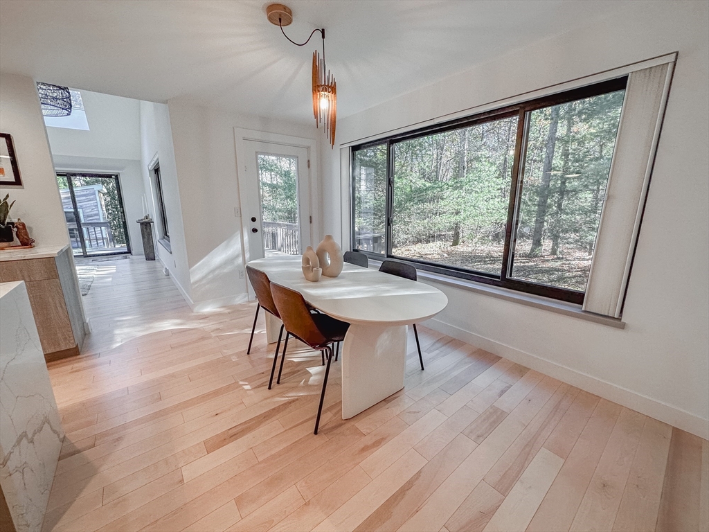 15 Thoreau Dr, Easton