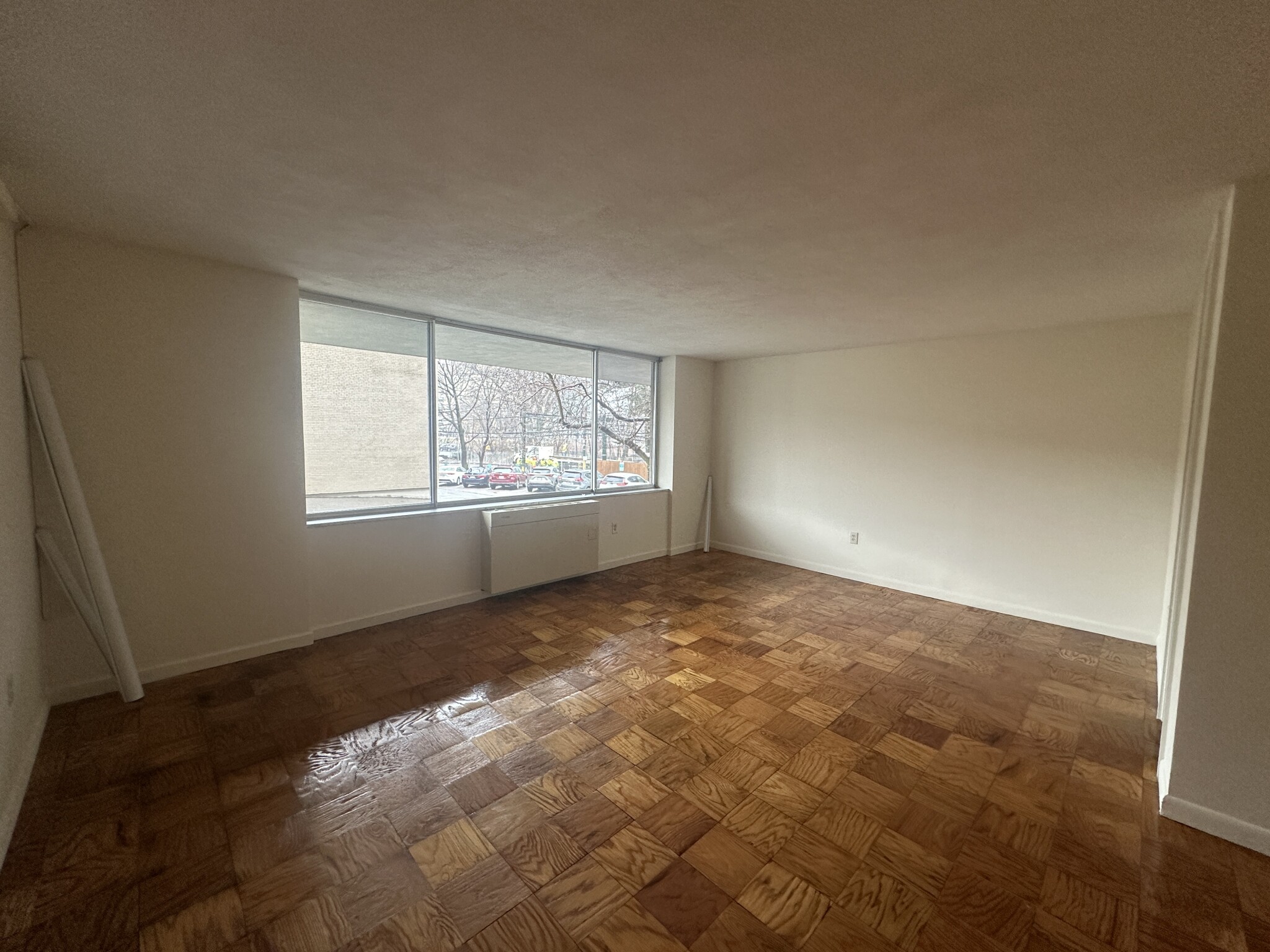 101 Monmouth Ct, Longwood