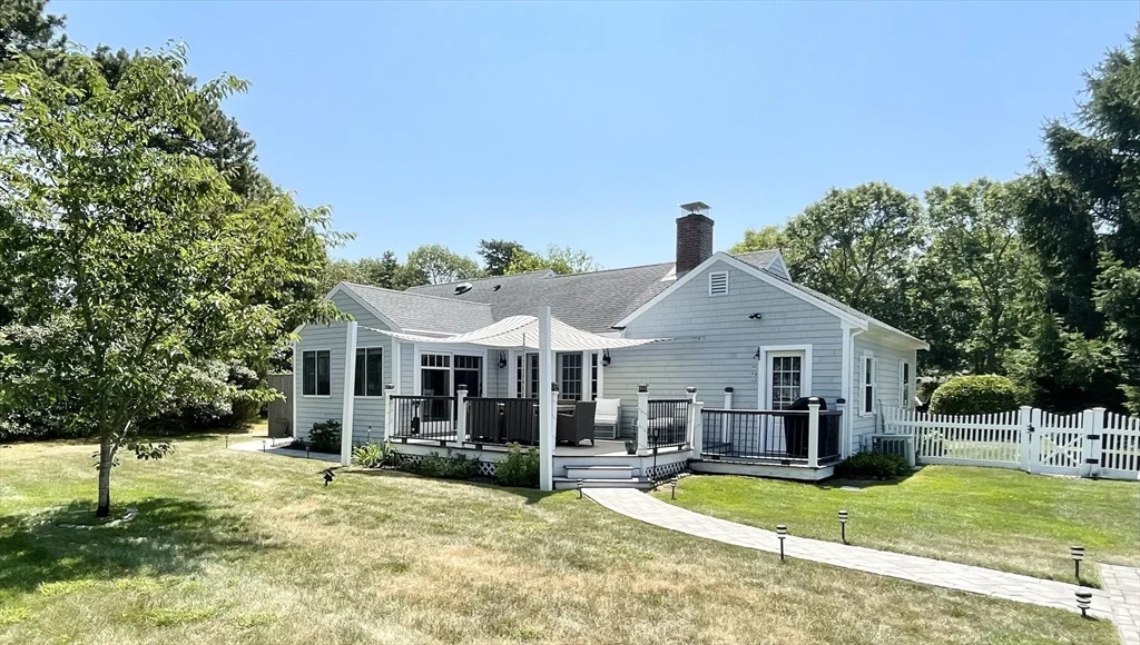 182 Beacon St, South Yarmouth