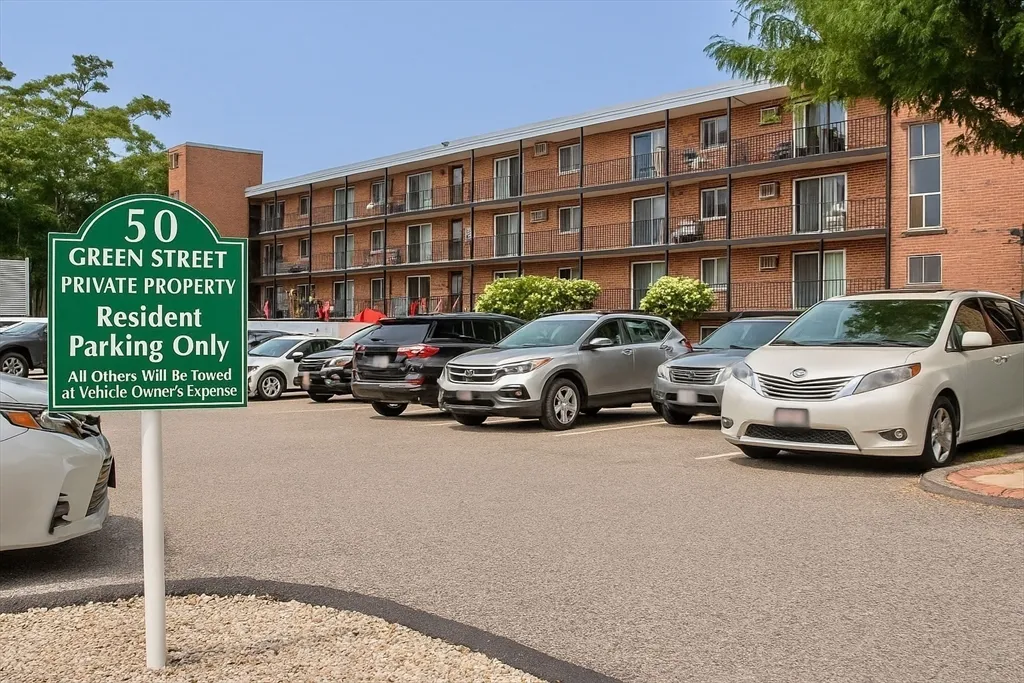 50 Green St, North Brookline