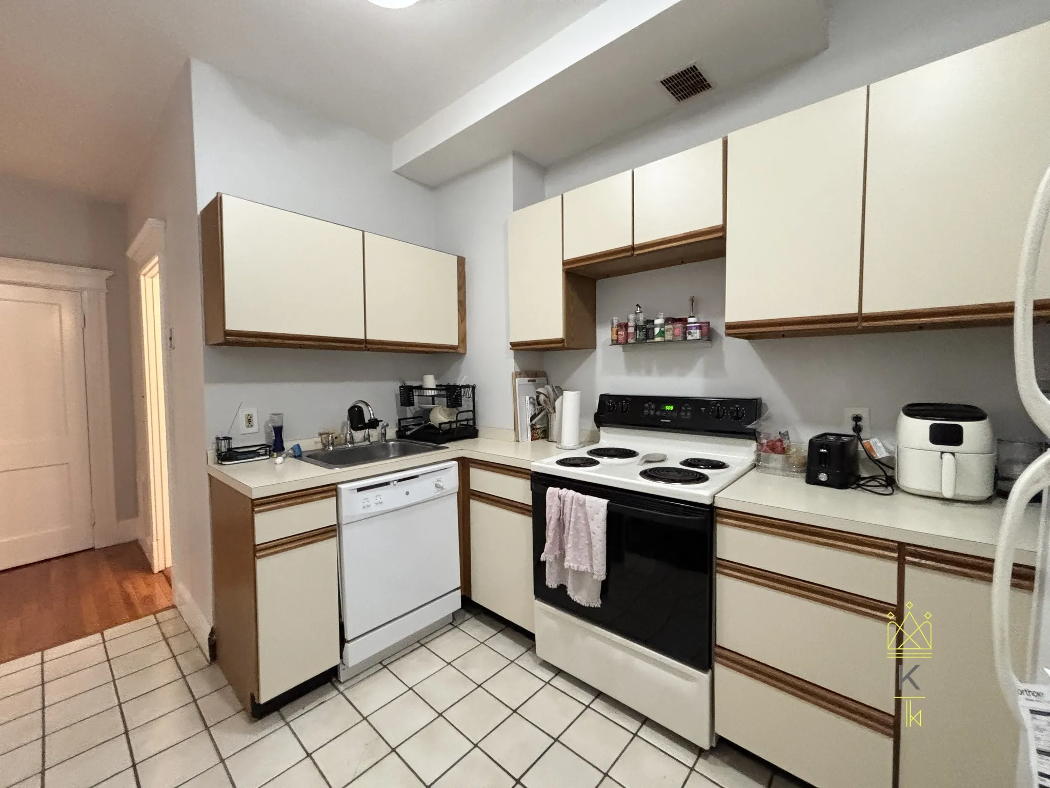 175 Harvard St, Coolidge Corner
