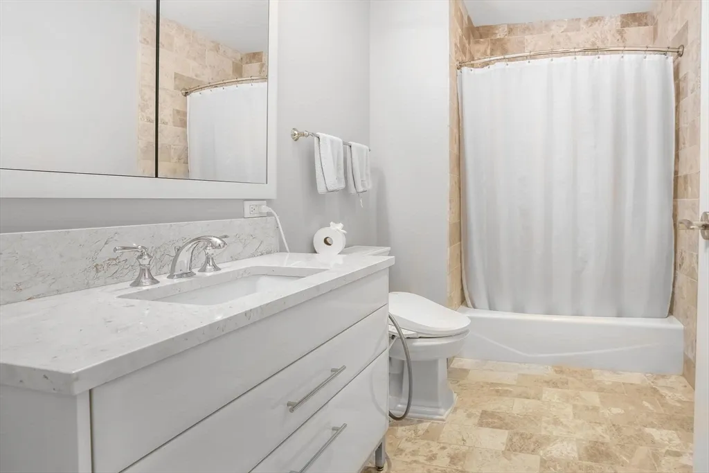 22 Liberty Dr, Seaport District