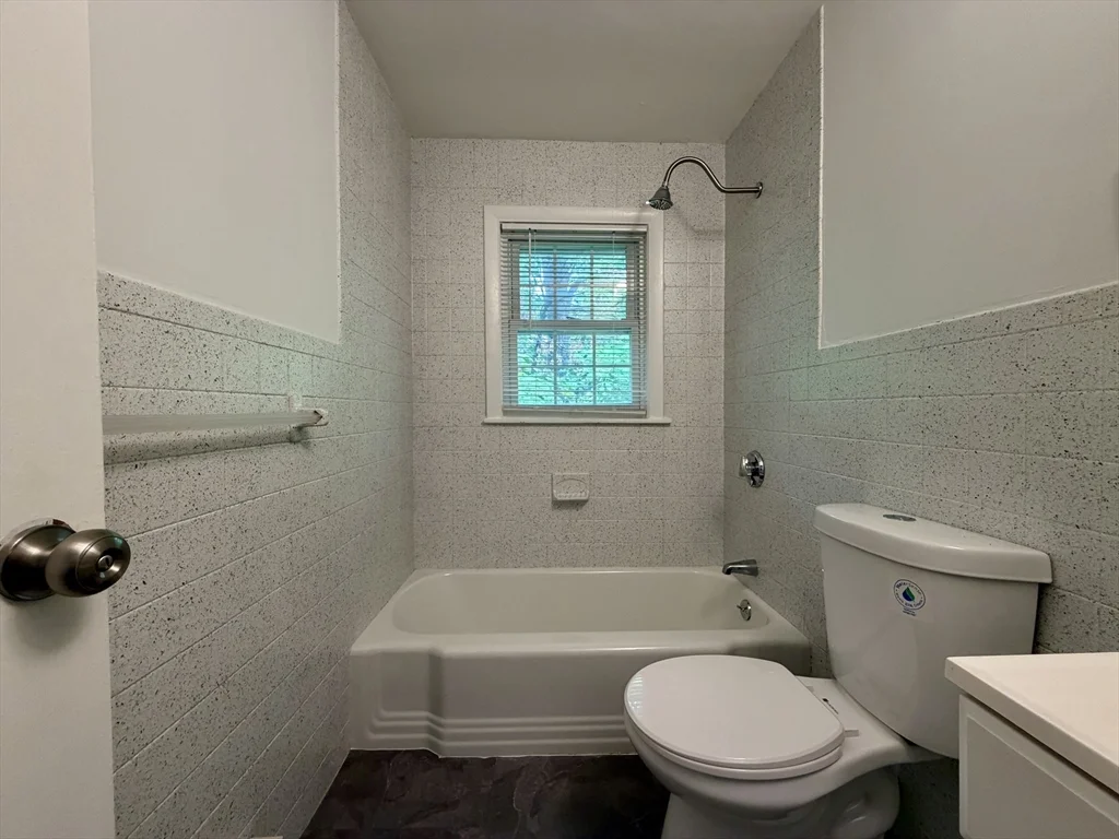 15 Park Ave, Foxboro