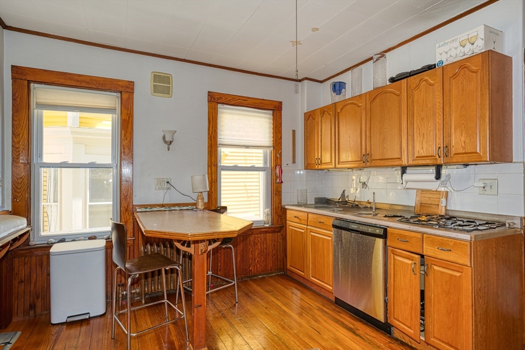 387 Huron Ave, West Cambridge