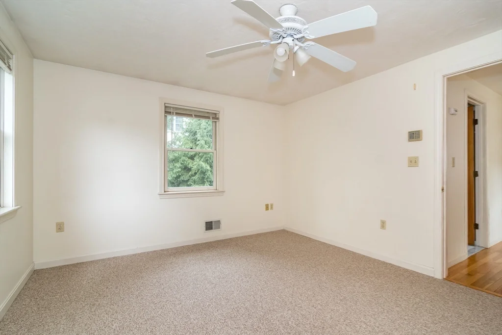 4 Randall Ct, Natick