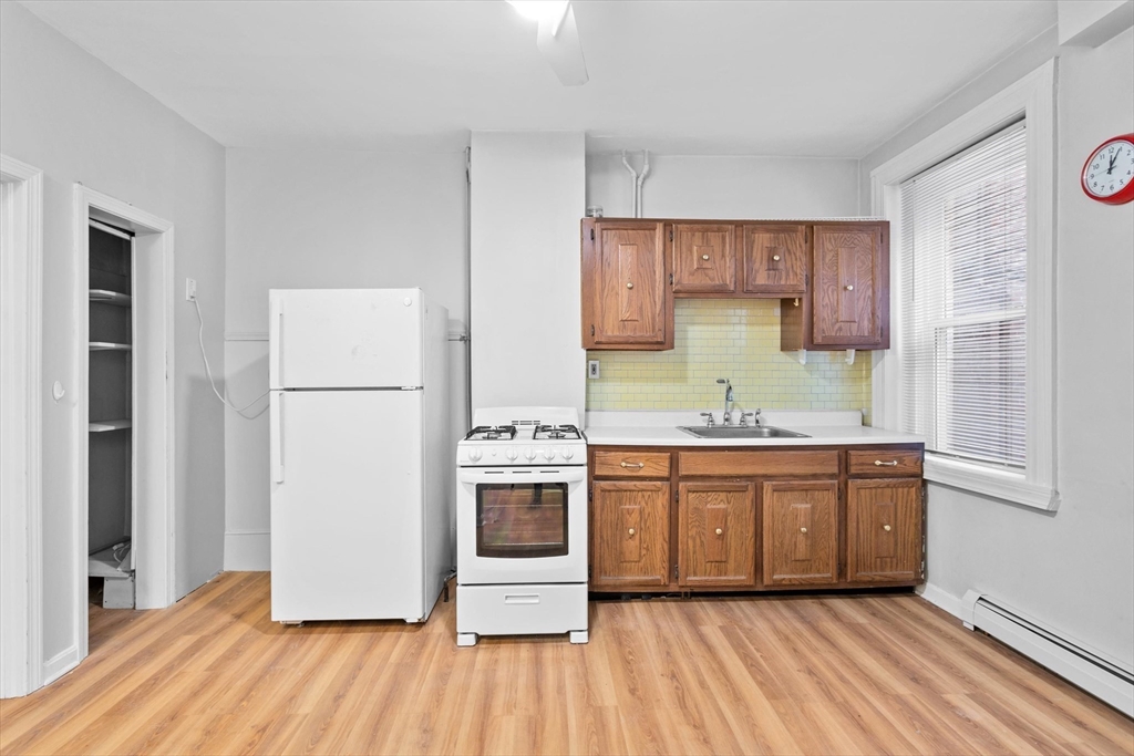 2 Powers Ct, North End