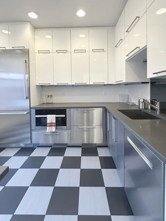 17 Gloucester St, Back Bay