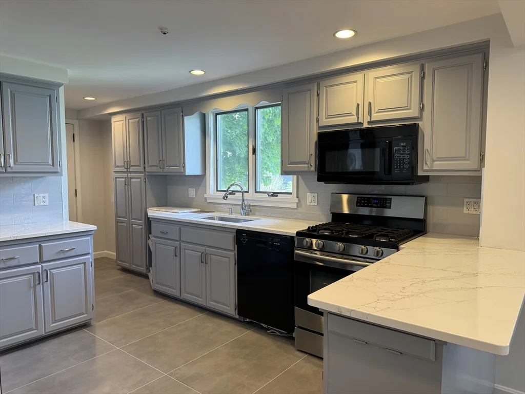 23-25 Bates Rd, Swampscott