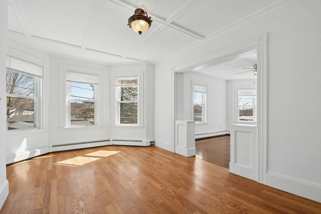 78 Grove St, Gloucester