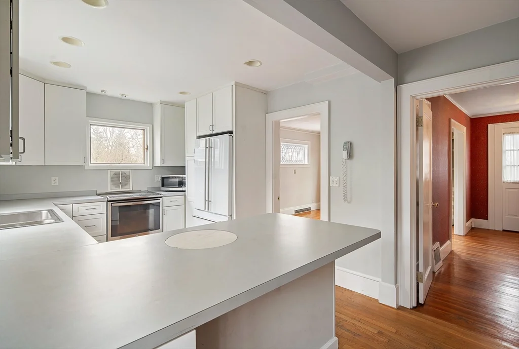 110 Leonard St, Belmont