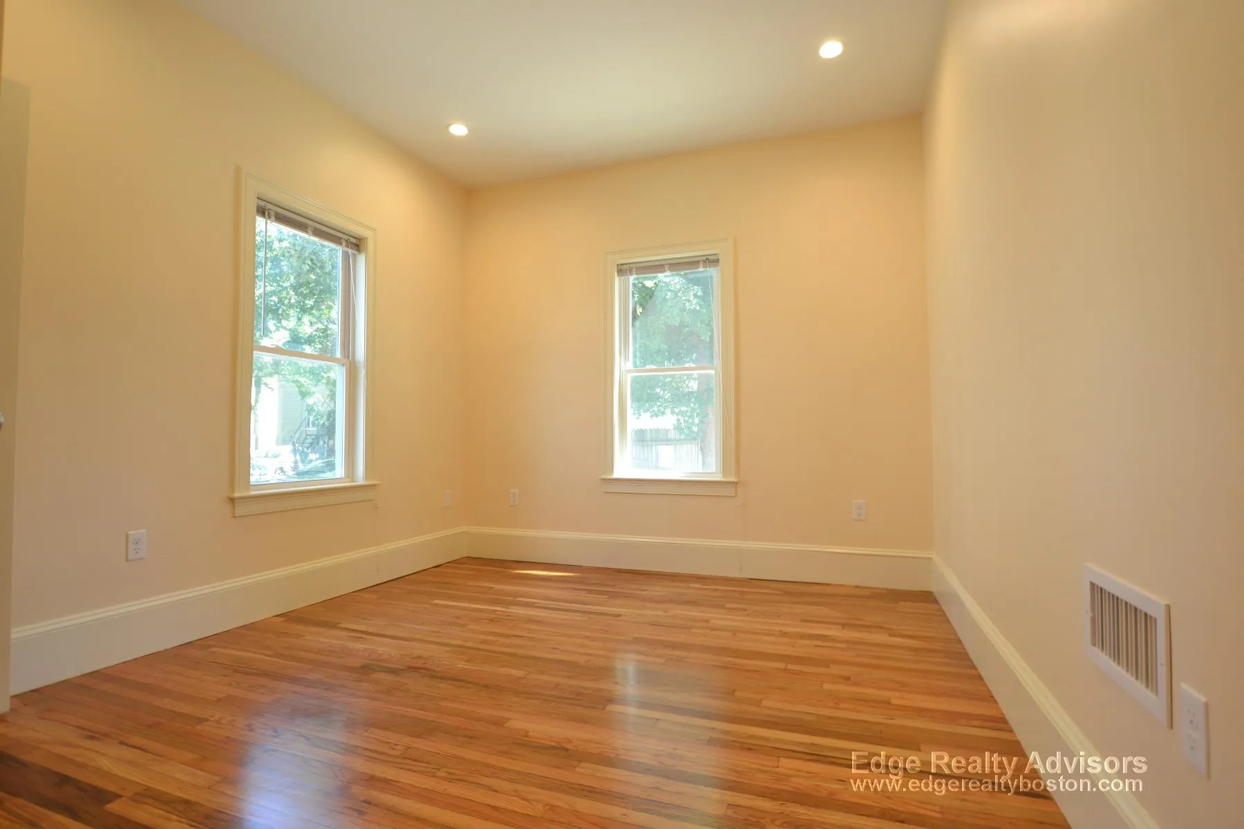 33 Pratt St, Allston