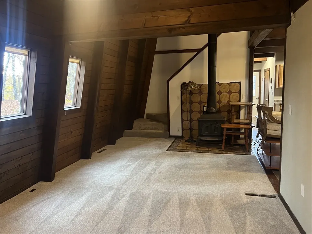 888 Salem St, Groveland