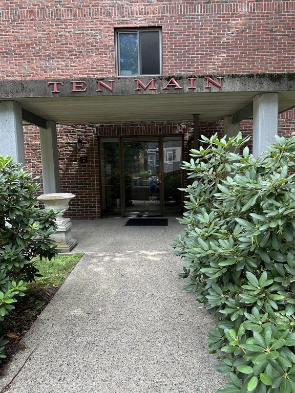 10 Main St, Framingham Center