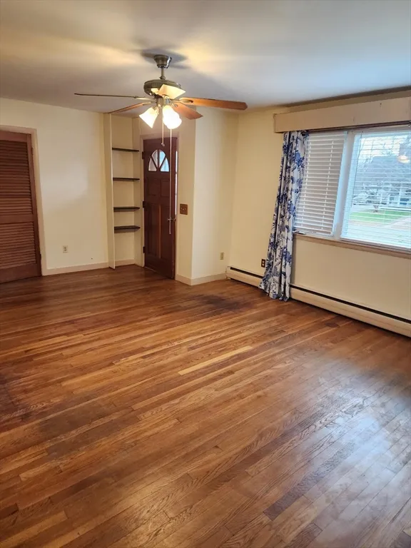 91 Whitcomb Dr, Lancaster