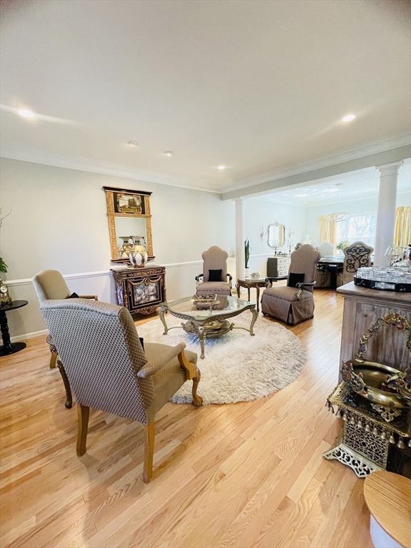 10 Sheryl Dr, Shrewsbury