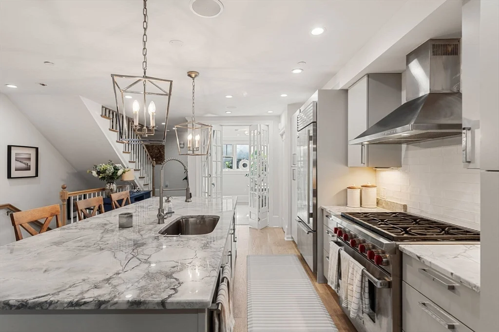 530 East Broadway, South Boston