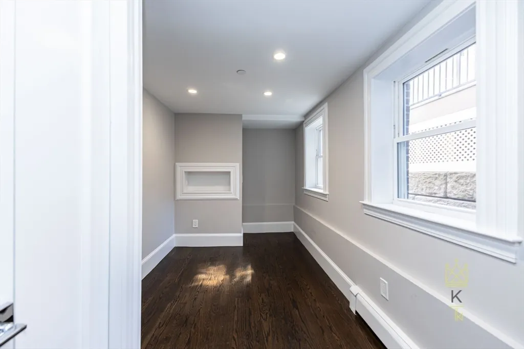 85 Regent St, Roxbury