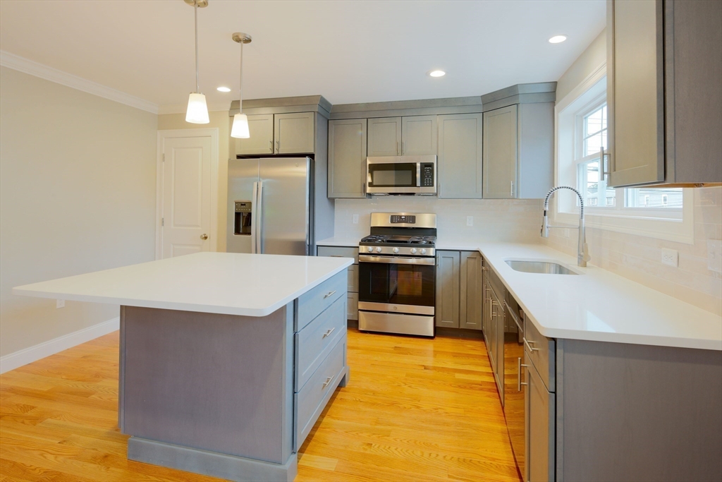 63 Bacon St, Waltham