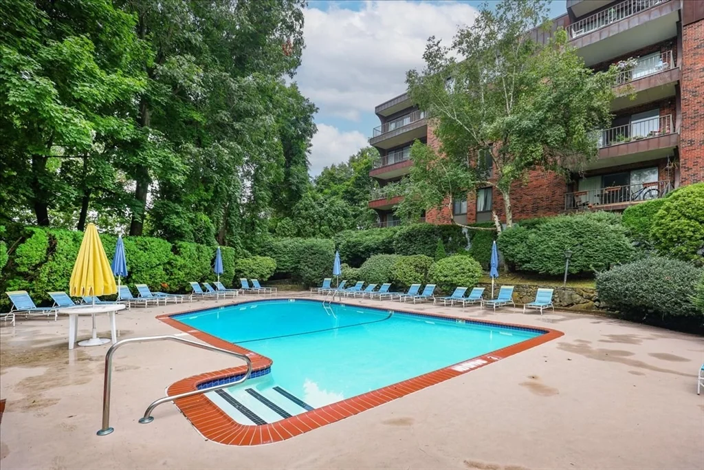 1006 Paradise Rd, Swampscott