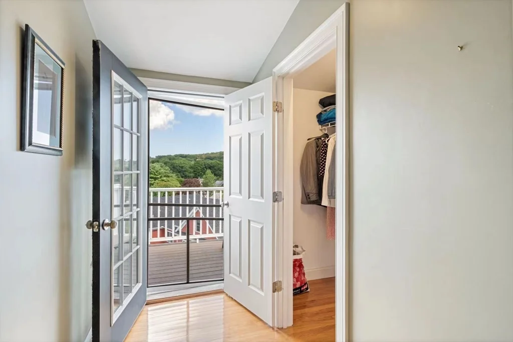 83 Orient, Arlington