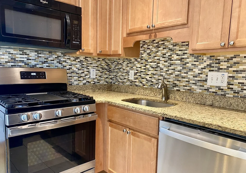 30 Maple Ave, North Andover