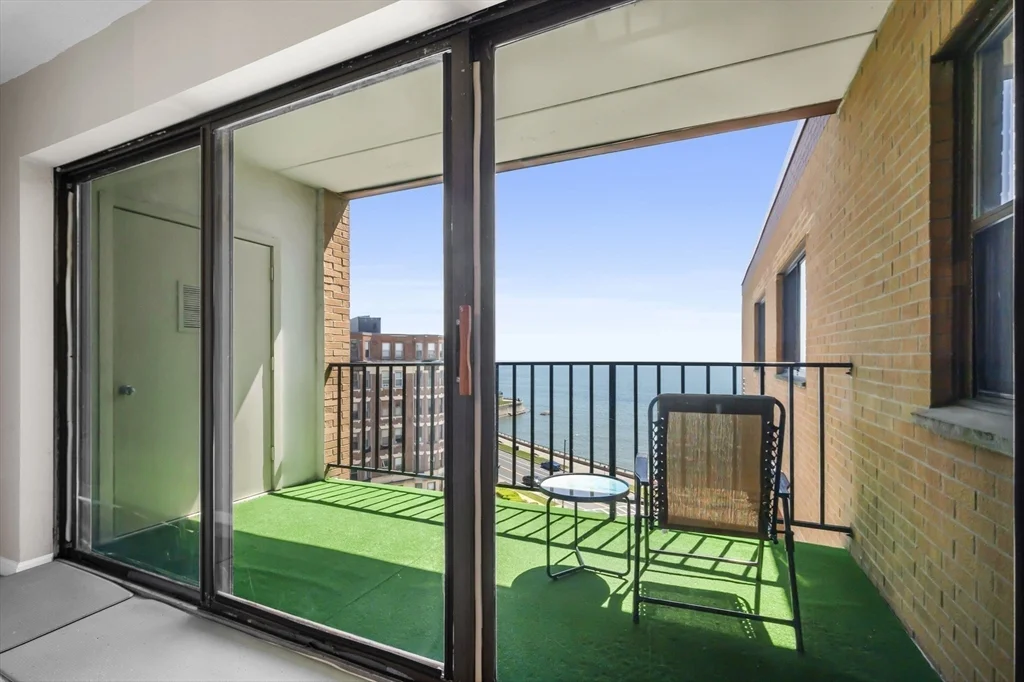 295 Lynn Shore Dr, Diamond District