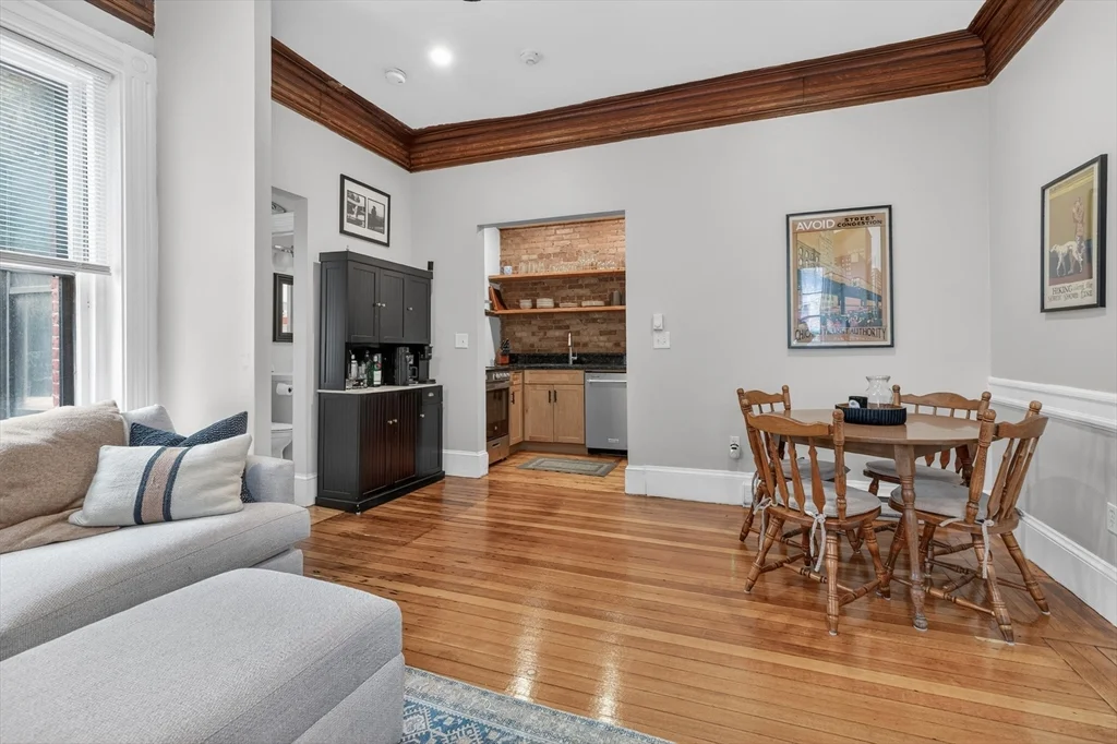 16 Cumberland St, Back Bay