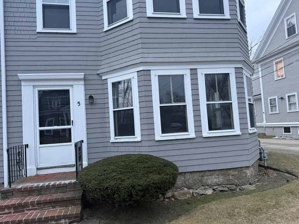 5 Lothrop St, Downtown