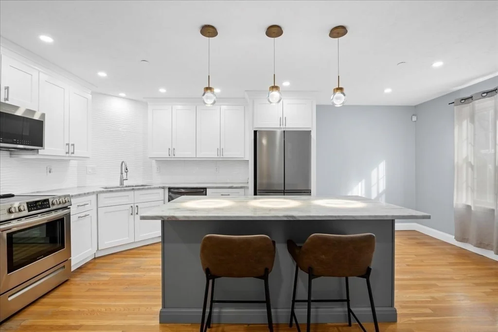 67 N Quinsigamond Ave, Shrewsbury